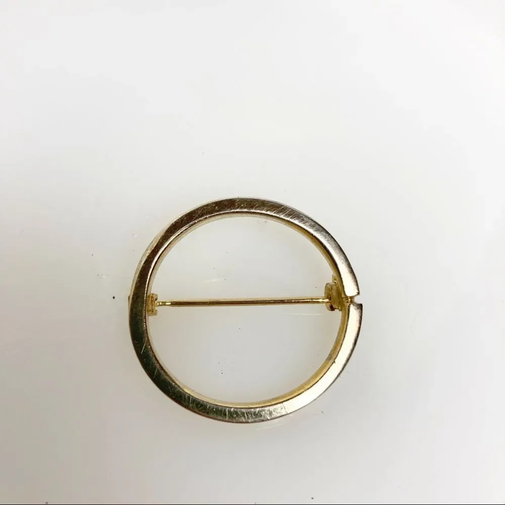 Circle pin brooch gold tone